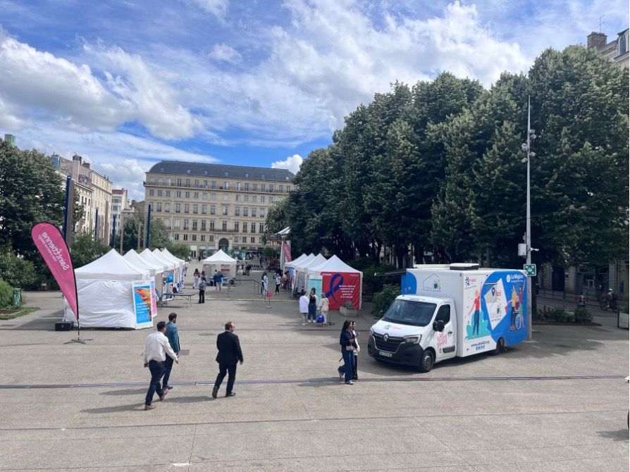 Prévention en santé : aller vers les proches aidants au Village santé de Saint-Étienne